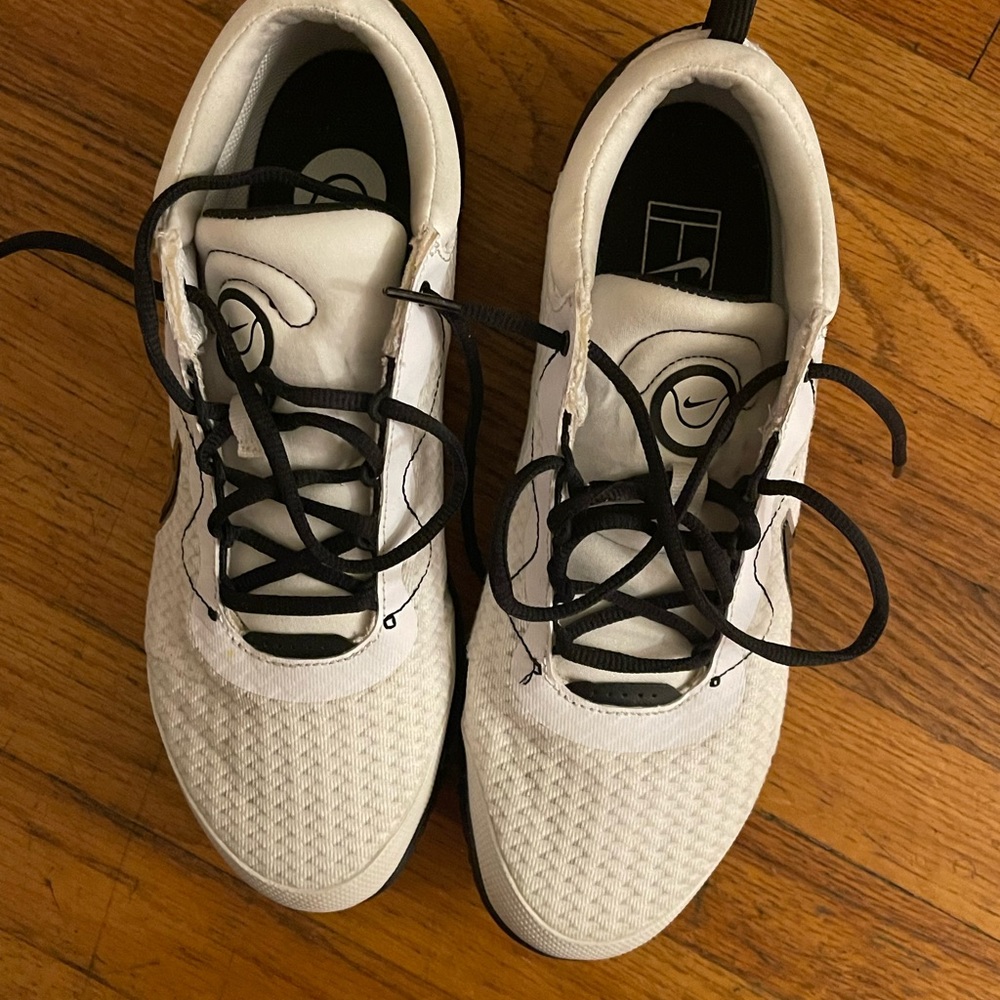 Nike court tennis shoes
